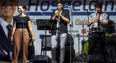 Yenimahalle'de sahne gençlere emanet