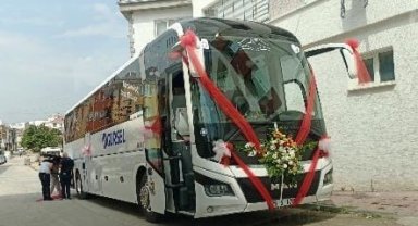 'Gelin otobüsü' ile dünya evine girdiler