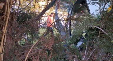 Afyonkarahisar'da 5 yıldızlı termal oteller bölgesinde iki kişilik özel helikopter iniş yaptığı sırada ağaçlara takılarak düştü. Olay yerine sağlık ekipleri sevk edildi.