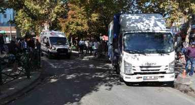 Ambulansın yolunu kapatan araç vatandaşın tepkisini topladı