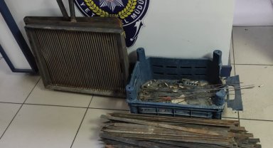 At arabasındaki çalıntı olduğu düşünülen malzemelere polis el koydu