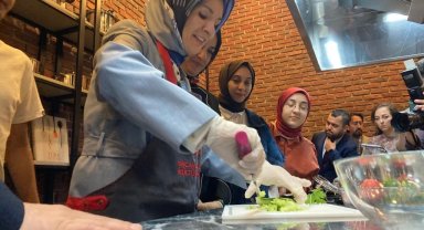 Bakan Göktaş, Ankara'da Gastro Akademi'yi ziyaret etti