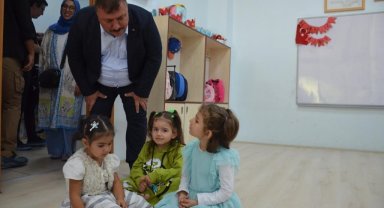 Beylikova Kaymakamı ile Belediye Başkanı minikleri ziyaret etti