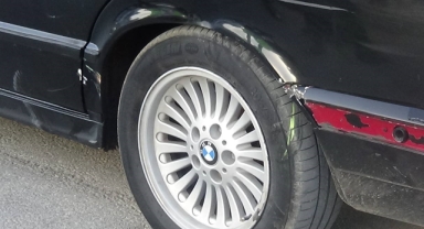 Bisikleti ile otomobile çarpan çocuk yaralandı   