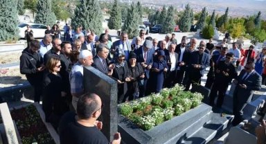 Bozlak sanatçısı merhum Neşet Ertaş 11. ölüm yıl dönümünde anılıyor