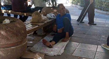 Bu adam yaklaşık 2 aydır sokakta kalıyor