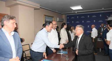 Büyükkılıç, AK Parti İl Başkanlığı Yeni Yönetimini Tebrik Etti