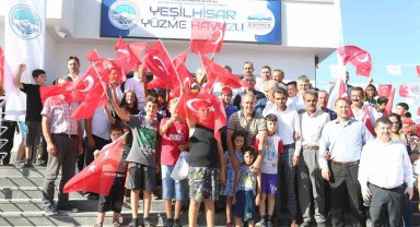 Büyükşehir'in Yeşilhisar Yüzme Havuzu'na yoğun ilgi