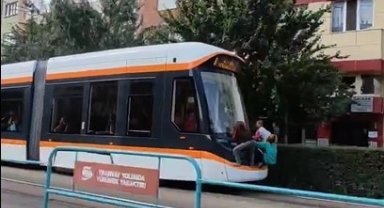 Çocukların tehlikeli yolculuğu kameralara yansıdı