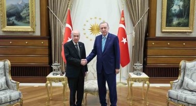 Cumhurbaşkanı Recep Tayyip Erdoğan, MHP Genel Başkanı Devlet Bahçeli ile Beştepe'de görüşüyor.