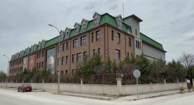 Depremzede başörtülü öğrenciyi okula almayan müdüre 89 bin 571 lira para cezası