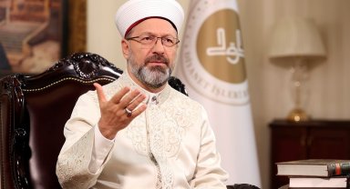 Diyanet İşleri Başkanı Erbaş, Pakistan'daki terör saldırısını telin etti