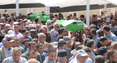  Düğüne giderken kazada ölen yaşlı çift son yolculuğuna uğurlandı    