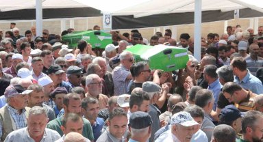 Düğüne giderken kazada ölen yaşlı çift son yolculuğuna uğurlandı