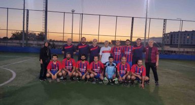 En özel maç: Niğde protokolü işitme engelliler ile dostluk maçına çıktı