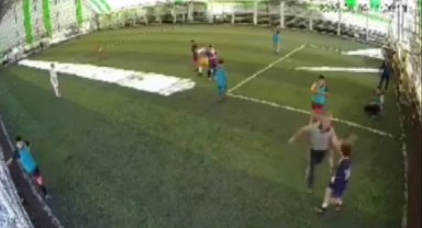 Futbol antrenöründen antrenmanda 12 yaşındaki çocuğa dayak