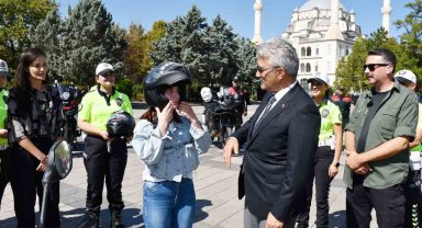 İçişleri Bakanlığının projesi motosiklet sürücülerine tanıtıldı, kask ve yelek hediye edildi