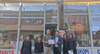 İş yerlerine Türkçe isim veren esnafa teşekkür belgesi verildi