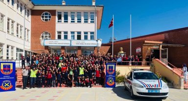 Jandarmadan öğrencilere trafik eğitimi