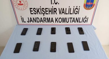 Kaçak cep telefonu satan şahıs yakalandı