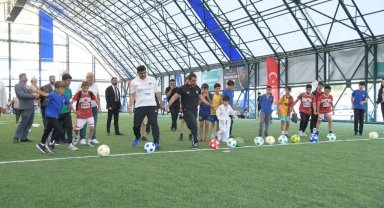 Kahramankazan Belediyesi'nden kapalı halı saha kompleksi hizmeti