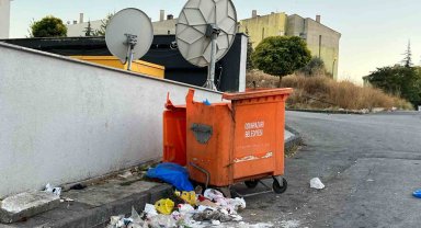 Kırık konteyner değiştirilmeyi bekliyor