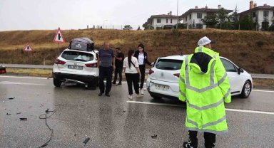 Kırıkkale'de yağmur kazaları da beraberinde getirdi: 17 yaralı
