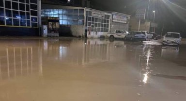 Kırşehir'de sağanak yağış hayatı felç etti