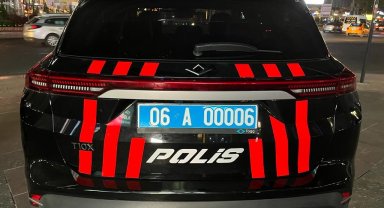Kızılay Meydanı'nda polis aracı Togg görevde