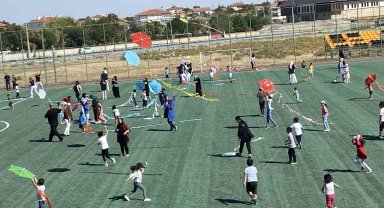 Kulu'da çocuklara uçurtma şenliği