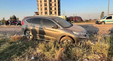 Lastiği patlayan cip şarampole düştü: 3 yaralı
