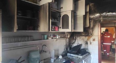 Mutfakta çıkan yangın evi küle çeviriyordu