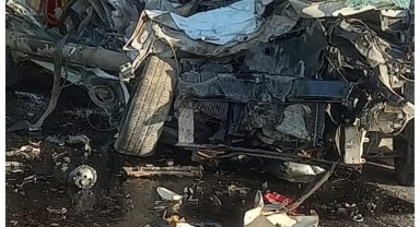 Nevşehir'de hafif ticari araç kamyona arkadan çarptı: 2 ölü