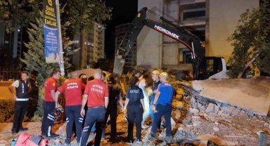 Niğde'de faciadan dönüldü: Yıkım sırasında yangın merdiveni yürüyüş yoluna devrildi
