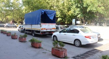 Okulların açılmasıyla o bölgedeki trafik sorunu vatandaşların tepkisine neden oldu