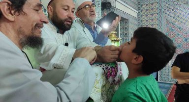 Peygamber efendimiz Hz. Muhammed 'in mübarek Sakal-ı Şerif'i vatandaşlarla buluşturuldu