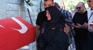 Pilot Mehmet Akif Tutuk gözyaşları içinde son yolculuğuna uğurlandı