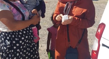Sağlık hizmeti mevsimlik işçilerin ayağına götürdüler