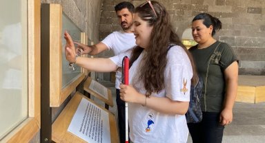 Selin, Selçuklu Uygarlığı Müzesi'ni bağımsız gezme hayaline Büyükşehir sayesinde kavuştu