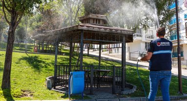 Sincan Belediyesi ilçeyi ilaçlamaya devam ediyor