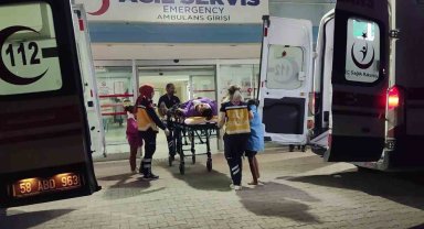 Sivas'ta iki otomobil çarpıştı: 2'si çocuk 7 yaralı