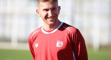 Sivasspor'un yeni transferi Burak Kapacak ilk idmanına çıktı