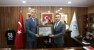 STSO Başkanı Özdemir: "Ekonomik gelişmeyi, Sivas'ın tüm ilçeleriyle sağlamayı hedefliyoruz"