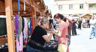 Talas; Maharetli Ellerle Ekim'e 'Merhaba' Diyor