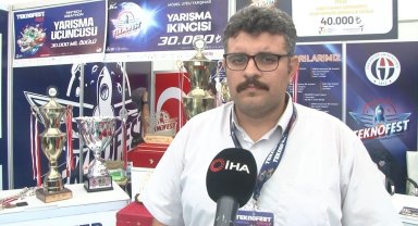 TEKNOFEST'te 1'inci olan depremzede öğrenciler ödüllerini Cumhurbaşkanı Erdoğan'dan aldı