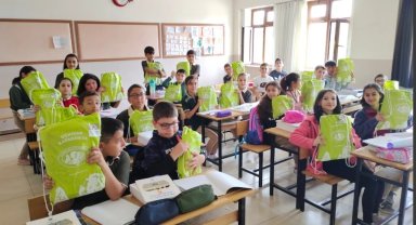 Uçhisar Belediyesi'nden öğrencilere kırtasiye desteği