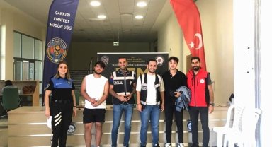 Üniversite kaydı yapan öğrencilere polis ekiplerinden bilgilendirme