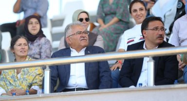 Vali Çiçek ve Başkan Büyükkılıç, Atlı Okçuluk Türkiye Şampiyonasını ziyaret etti