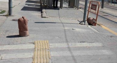 Vandalların yeni hedefi figürlü beton dubalar oldu