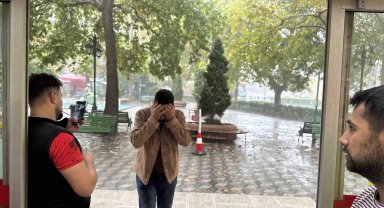 Yağmurdan kaçan vatandaşlar sığınacak yer aradı